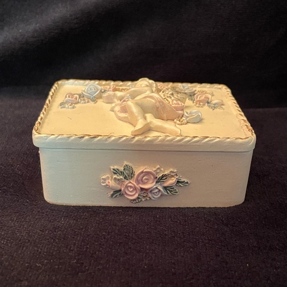 Vintage Trinket Box Floral Cherub 2 Piece Hand Painted Resin Taiwan 3.5” W 2.5 L - Picture 5 of 6